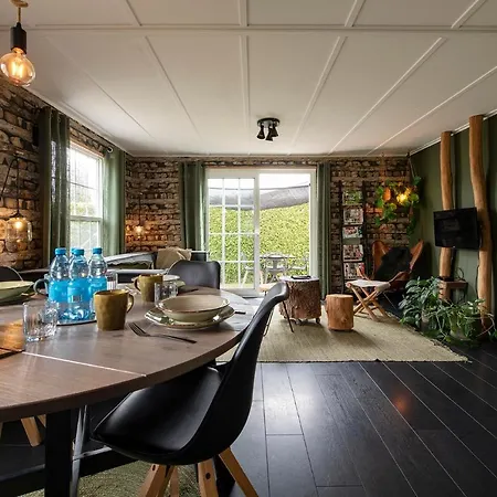 40, Theme Forest World - Dogs Allowed! Chalet