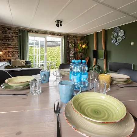 40, Theme Forest World - Dogs Allowed! *