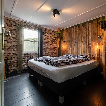 40, Theme Forest World - Dogs Allowed!