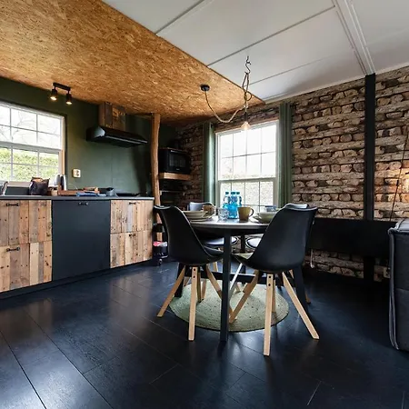 40, Theme Forest World - Dogs Allowed! * Oisterwijk