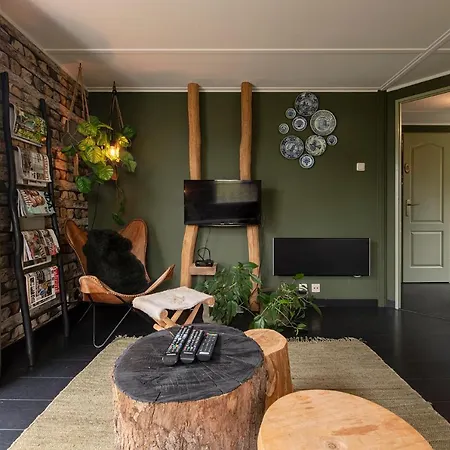 40, Theme Forest World - Dogs Allowed! *