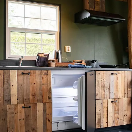 40, Theme Forest World - Dogs Allowed! *