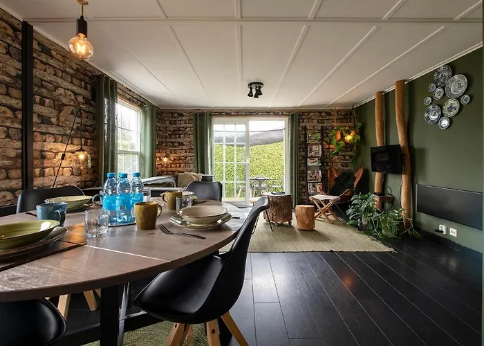 40, Theme Forest World - Dogs Allowed! Σαλέ