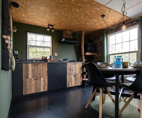 40, Theme Forest World - Dogs Allowed! Σαλέ