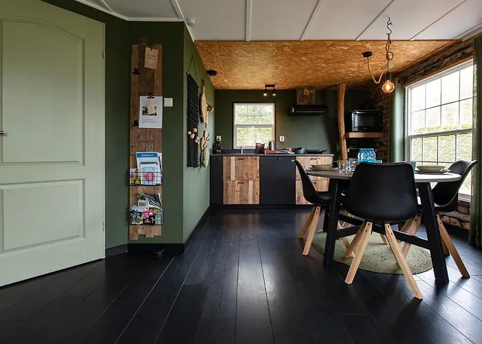 40, Theme Forest World - Dogs Allowed! Σαλέ