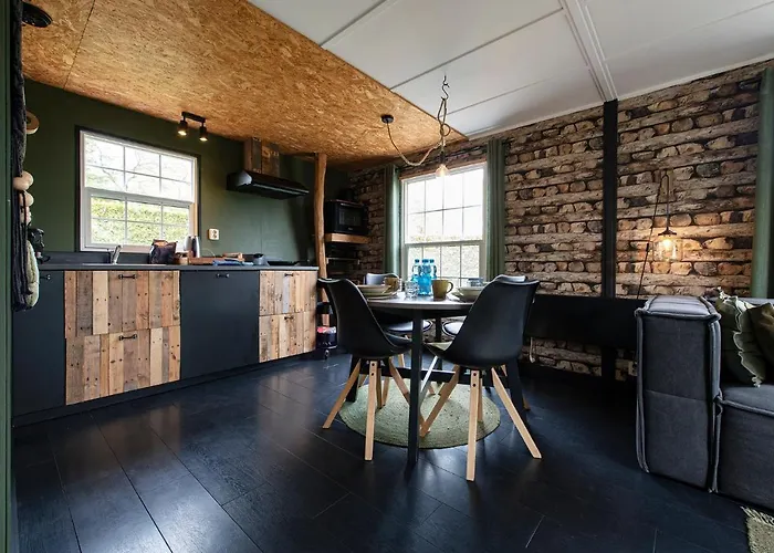 40, Theme Forest World - Dogs Allowed! * Oisterwijk