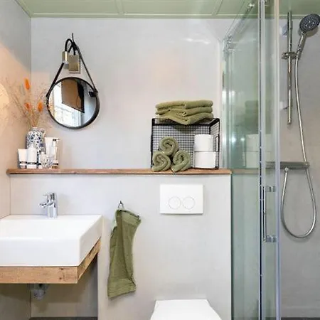 40, Theme Forest World - Dogs Allowed!