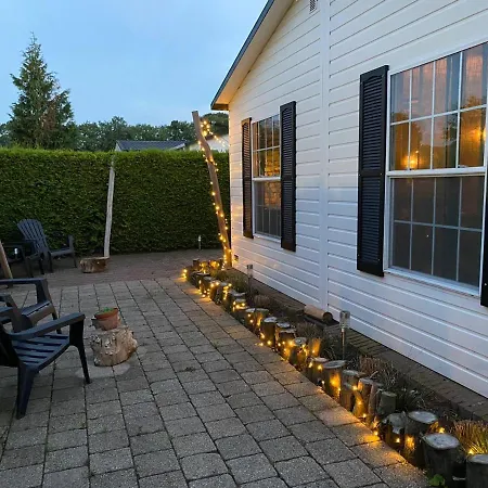 40, Theme Forest World - Dogs Allowed! 木屋