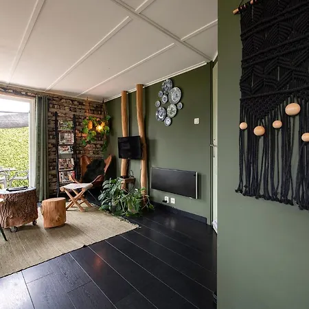 40, Theme Forest World - Dogs Allowed! 木屋 *