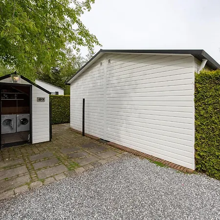 40, Theme Forest World - Dogs Allowed! 木屋