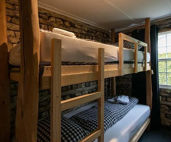 シャレー 40, Theme Forest World - Dogs Allowed! *