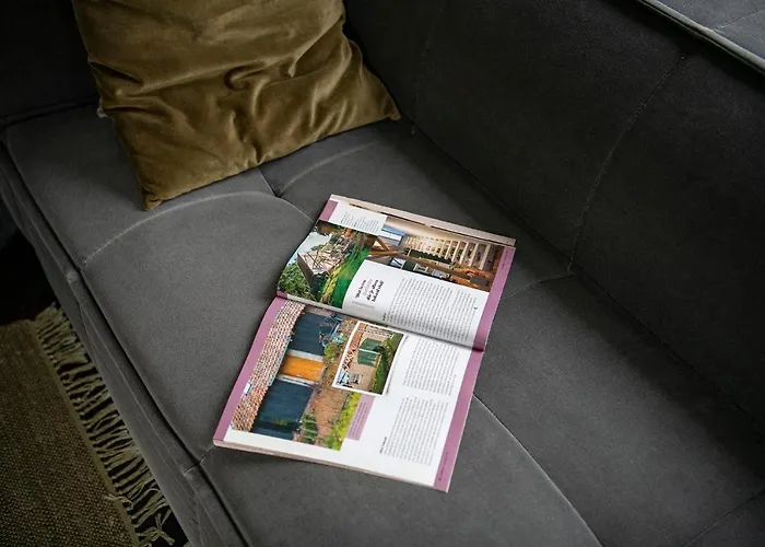 40, Theme Forest World - Dogs Allowed! *