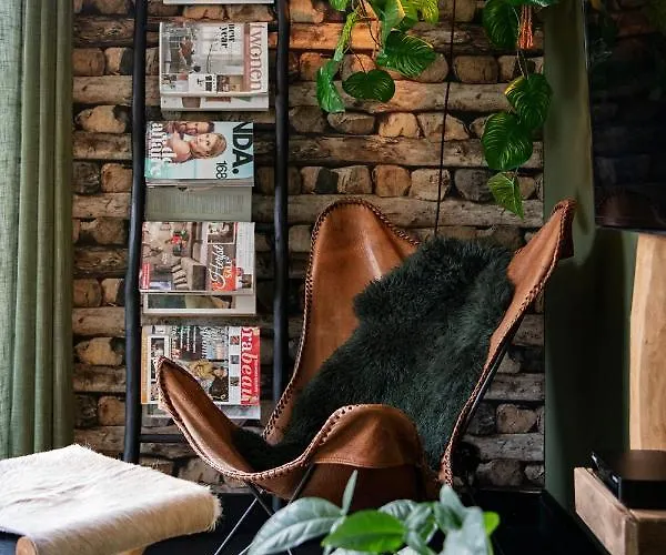 40, Theme Forest World - Dogs Allowed! シャレー *