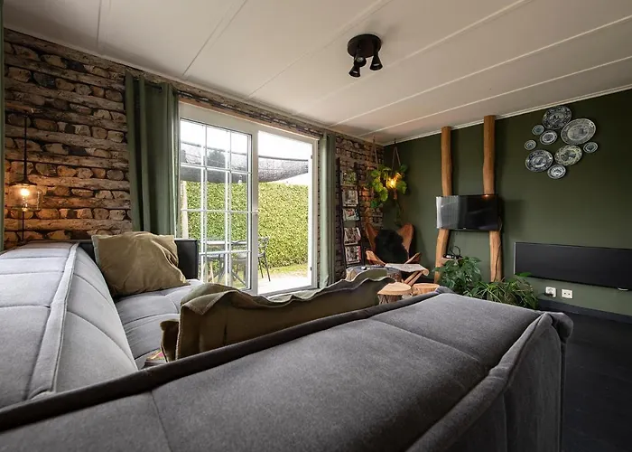 40, Theme Forest World - Dogs Allowed! *