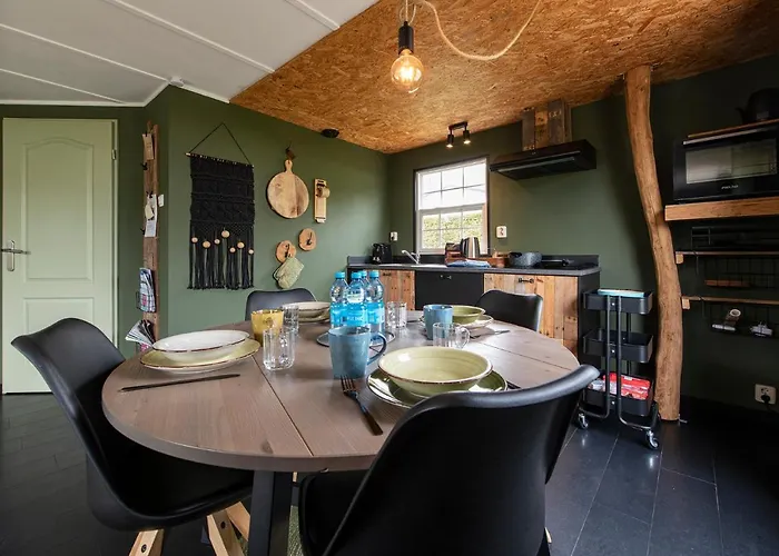 シャレー 40, Theme Forest World - Dogs Allowed! *