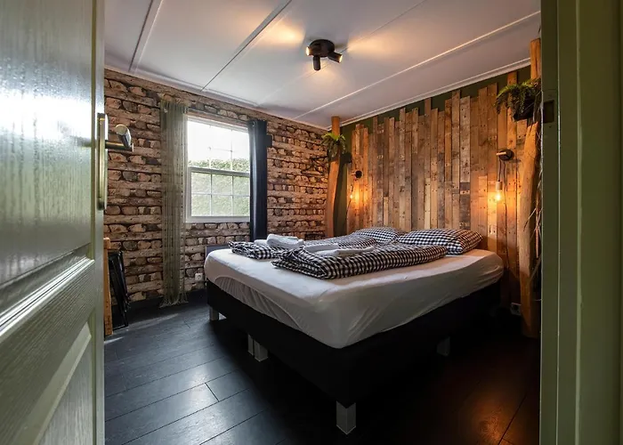 40, Theme Forest World - Dogs Allowed!