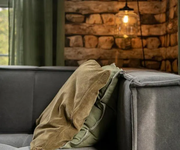 シャレー 40, Theme Forest World - Dogs Allowed!