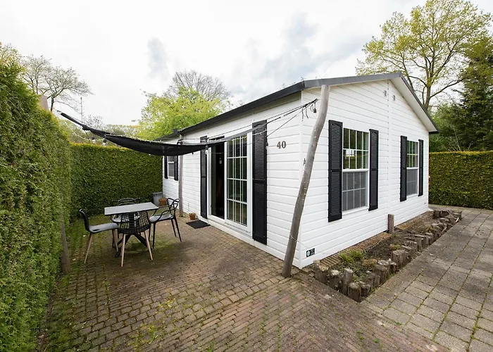 40, Theme Forest World - Dogs Allowed! シャレー *